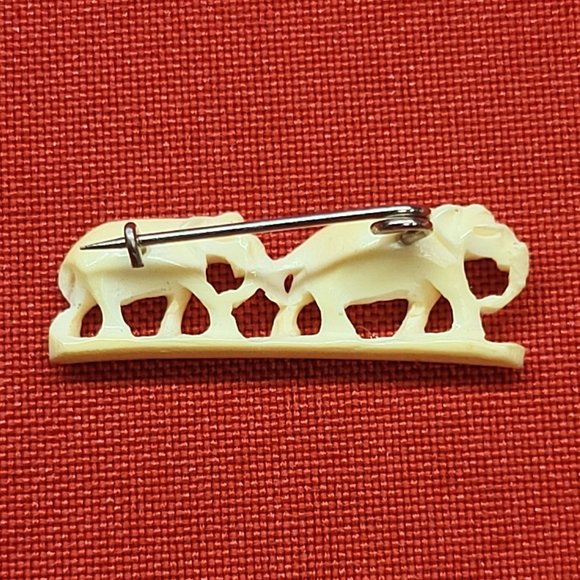 VTG Elephant Pin Brooch Carved Celluloid Two Elephants - Picture 2 of 9